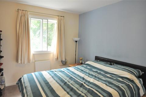 2 bedroom apartment to rent, Davey Close, London, N13