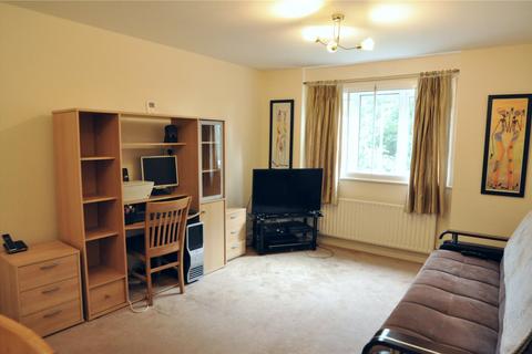 2 bedroom apartment to rent, Davey Close, London, N13