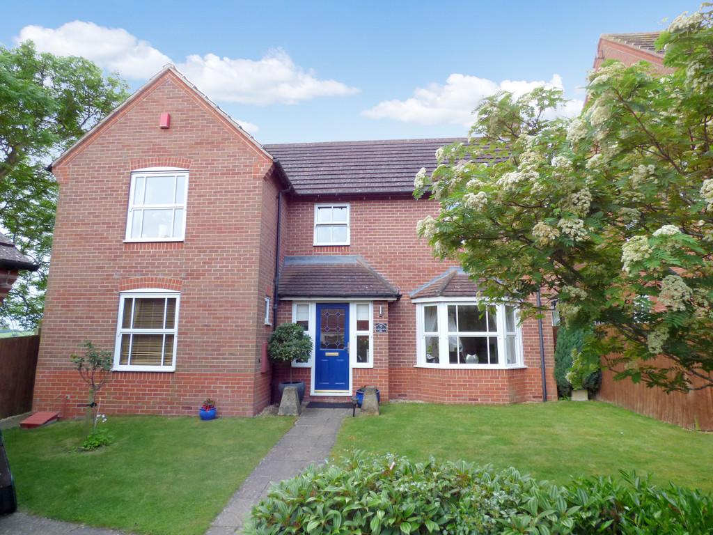 Hawthorn Way, ShipstonOnStour 4 bed detached house £430,000