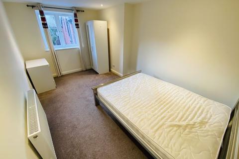 2 bedroom flat share to rent - West Street, St Phillips, BS2