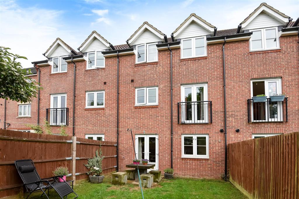 Baxendale Road, Chichester 4 bed house £360,000