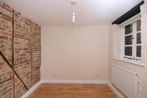 2 bedroom flat to rent, WEST STREET, DORKING, RH4