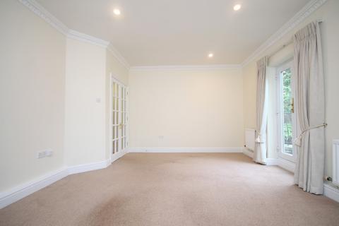 2 bedroom flat to rent, GARLANDS ROAD, LEATHERHEAD, KT22