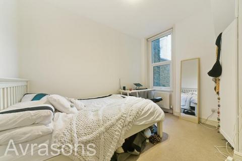 2 bedroom flat to rent, HEYFORD AVENUE, VAUXHALL,