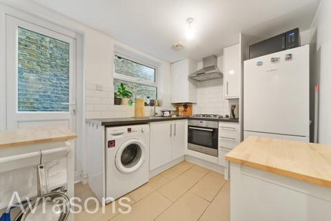 2 bedroom flat to rent, HEYFORD AVENUE, VAUXHALL,