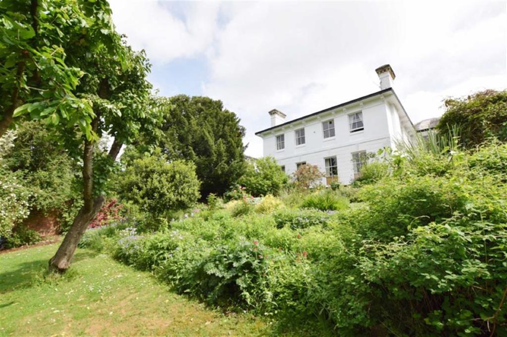 Lansdowne Crescent, Worcester 2 bed apartment £184,950