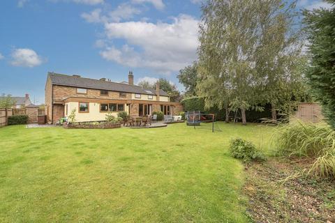 4 bedroom detached house for sale, Aylesbury Road, Aston Clinton