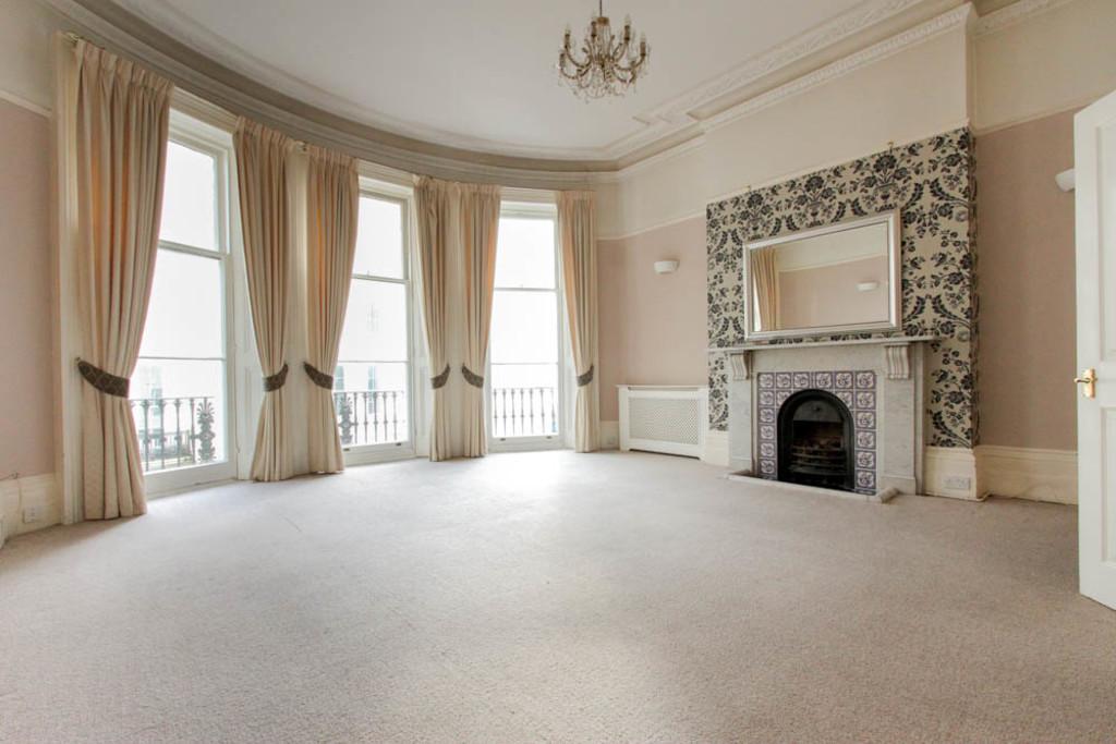 Eaton Place, Brighton BN2 2 bed flat to rent £1,650 pcm (£381 pw)