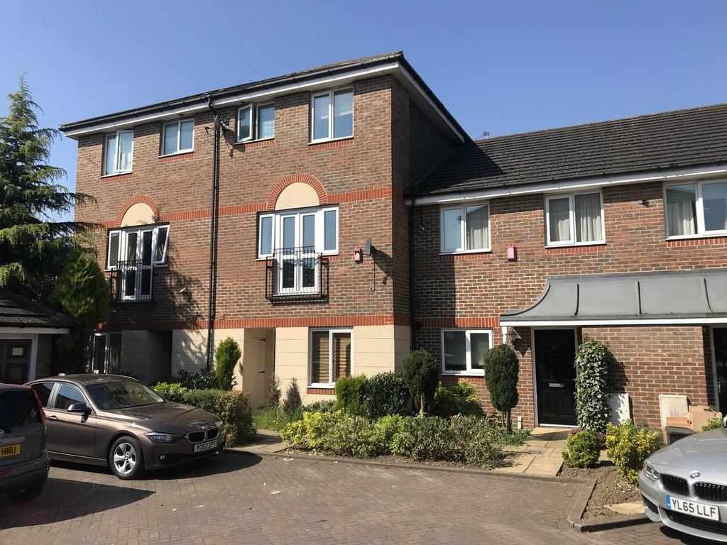 Quarles Park Road, Chadwell Heath 5 bed townhouse £2,100 pcm (£485 pw)