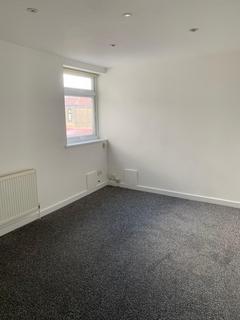 2 bedroom flat to rent, High Road, Ilford, IG3