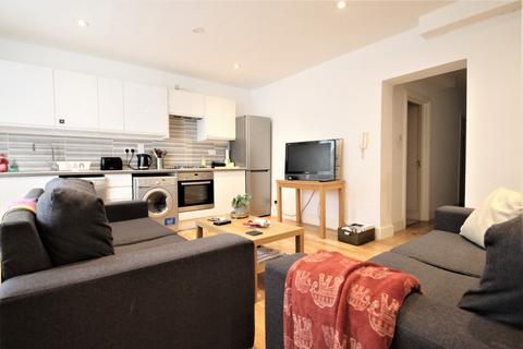 3 bedroom flat to rent, Hartham Road, Islington, N7