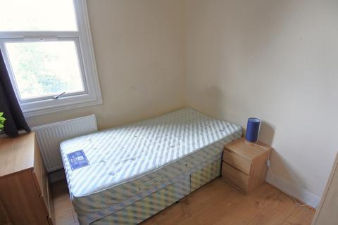 1 bedroom in a house share to rent, Aberdeen Road, Dollis Hill, London NW10