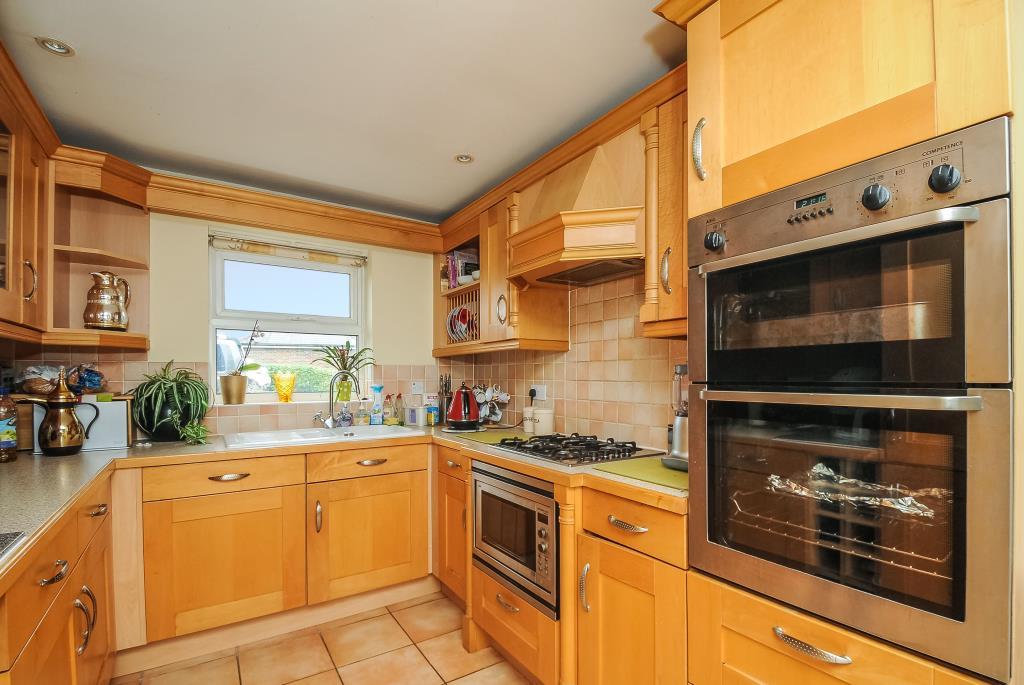 Yarnton, Oxfordshire, OX5 5 bed detached house to rent £2,350 pcm (£