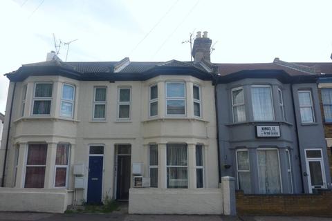 3 bedroom flat to rent - Hartington Road, Southend-On-Sea