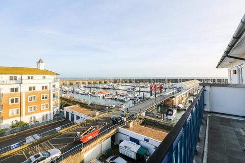 4 bedroom apartment to rent, Sovereign Court, Brighton Marina,