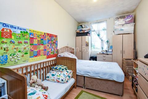2 bedroom ground floor flat for sale, Bowes Road, Palmers Green N13