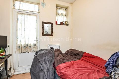2 bedroom ground floor flat for sale, Bowes Road, Palmers Green N13