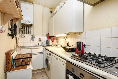 2 bedroom ground floor flat for sale, Bowes Road, Palmers Green N13