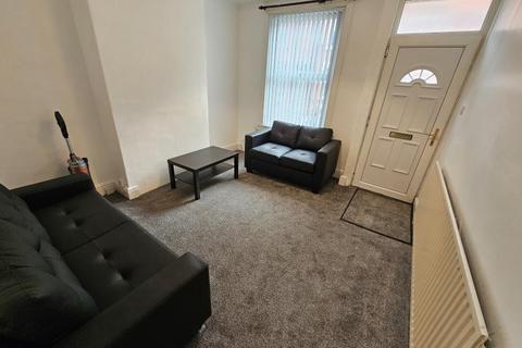 3 bedroom terraced house to rent, Beamsley Mount, Hyde Park, Leeds LS6 1LR