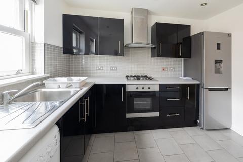 2 bedroom maisonette to rent, Cardiff Road,  Taffs Well, CF15