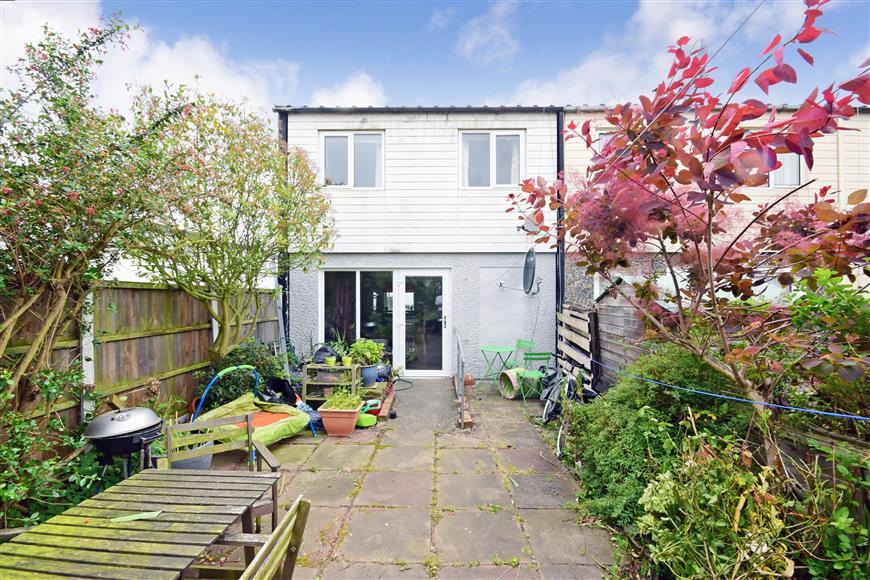 Limes Avenue, Chigwell, Essex 3 bed end of terrace house £325,000