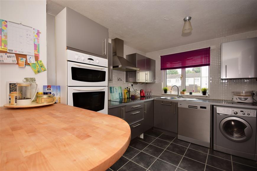 Limes Avenue, Chigwell, Essex 3 bed end of terrace house £325,000