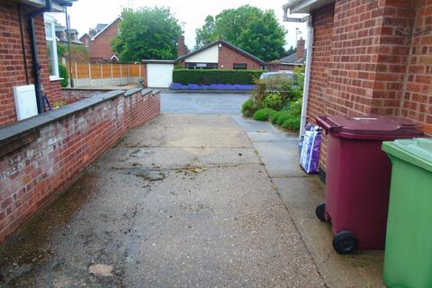 3 bedroom bungalow to rent, Fairfield Avenue, Hilcote, Alfreton