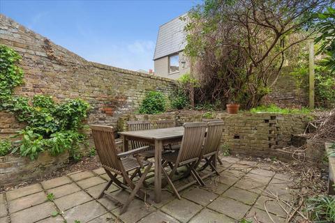 2 bedroom flat to rent, Fulham Park Gardens, Fulham, London, SW6