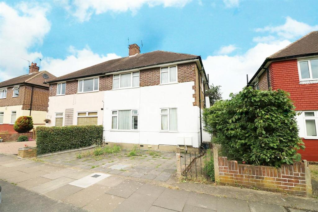 Dryden Close, Hainault 2 bed flat £250,000