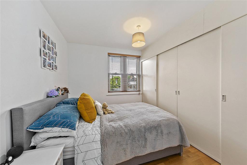 Apartment in St Margarets - More