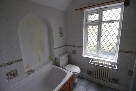 2 bedroom house to rent, Gospel End Street, DY3