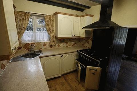 2 bedroom house to rent, Gospel End Street, DY3