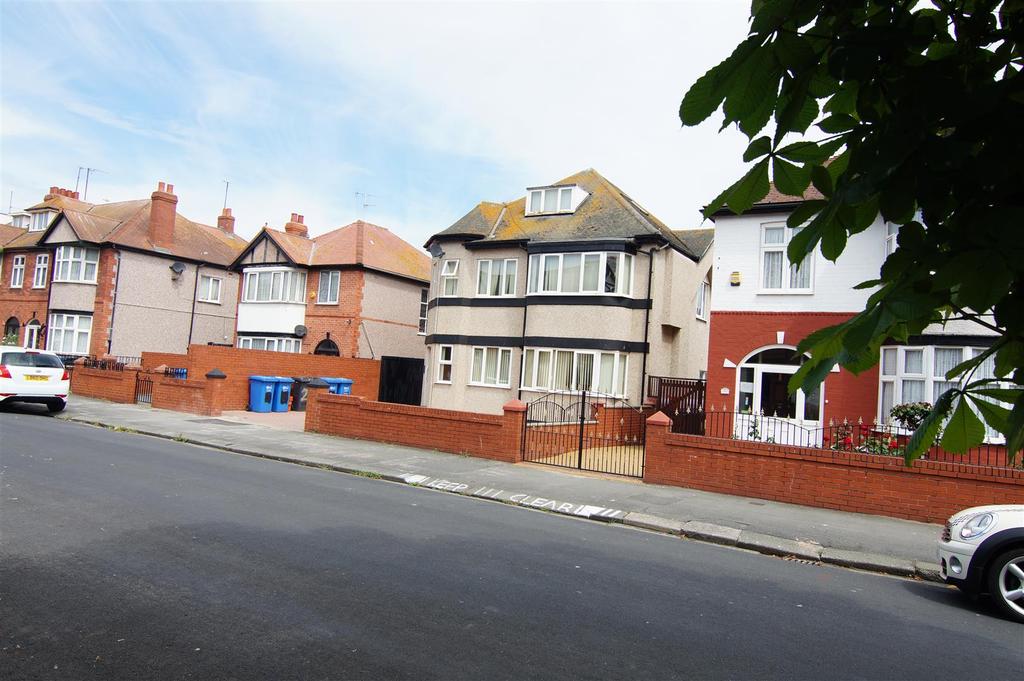 Butterton Road, Rhyl 7 bed detached house for sale £269,000