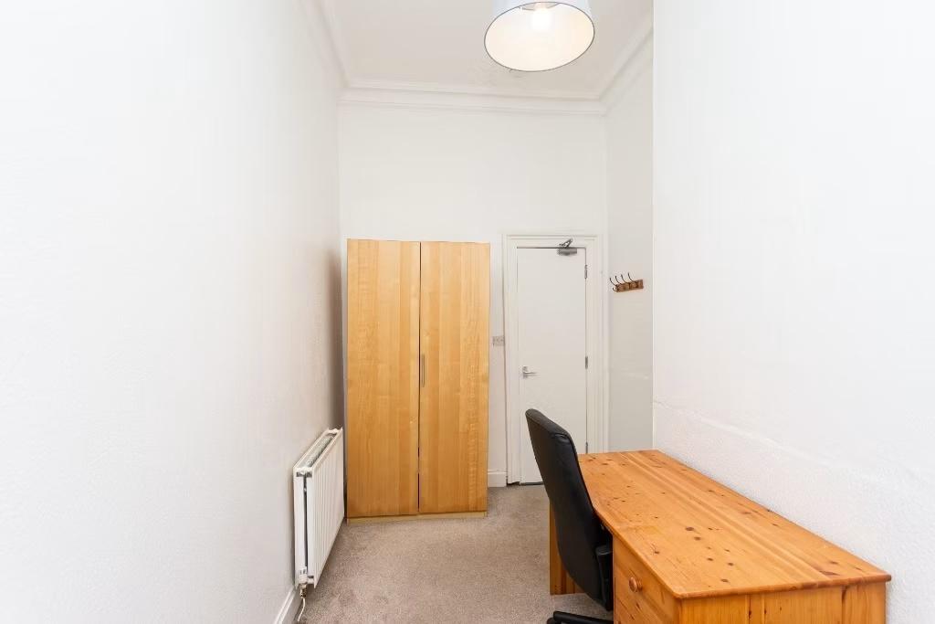 Dalkeith Road, Newington, Edinburgh, EH16 - More