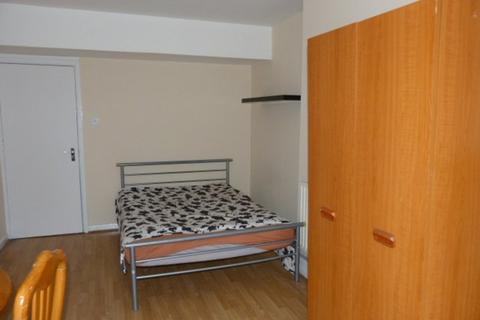 3 bedroom flat to rent, Cricklewood Broadway, London