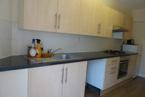 3 bedroom flat to rent, Cricklewood Broadway, London