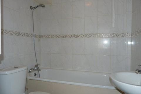 3 bedroom flat to rent, Cricklewood Broadway, London