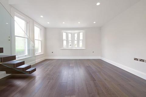 2 bedroom terraced house to rent, Netherhall Gardens, Hampstead, NW3
