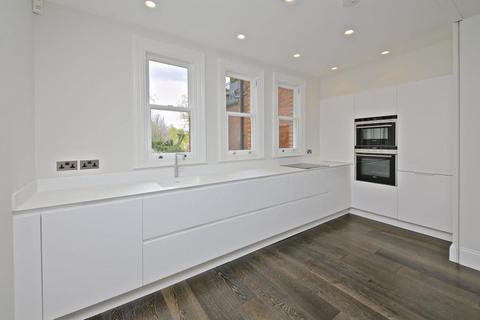 2 bedroom terraced house to rent, Netherhall Gardens, Hampstead, NW3