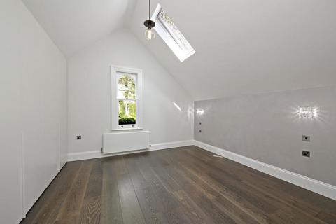 2 bedroom terraced house to rent, Netherhall Gardens, Hampstead, NW3