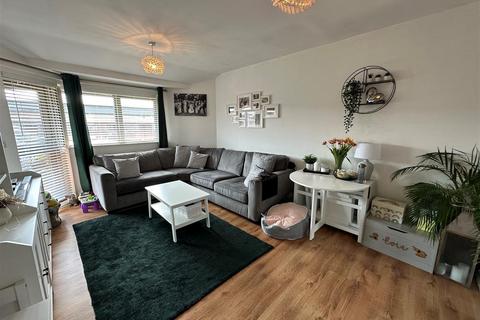 2 bedroom apartment for sale, Lewin Terrace, Bedfont