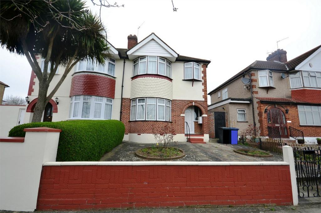 Whitton Avenue West Greenford Middlesex 3 Bed Semi Detached House £