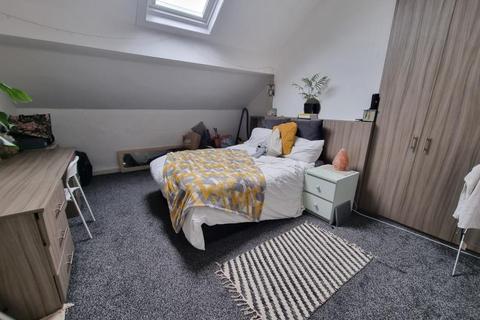 1 bedroom flat to rent, Hanover Square, University,Leeds,LS3 1AP