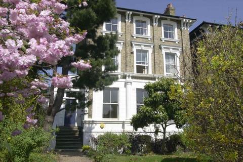 3 bedroom apartment to rent - Vanbrugh Park, London, SE3