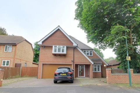 5 bedroom detached house to rent, The Drive, South Wallington