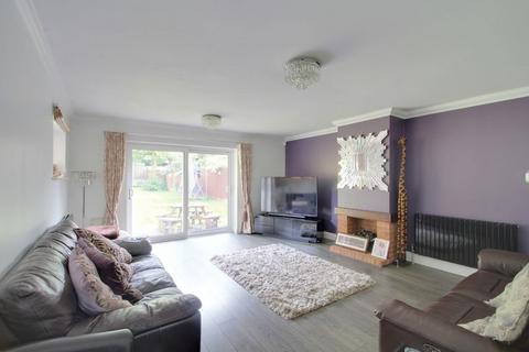 5 bedroom detached house to rent, The Drive, South Wallington