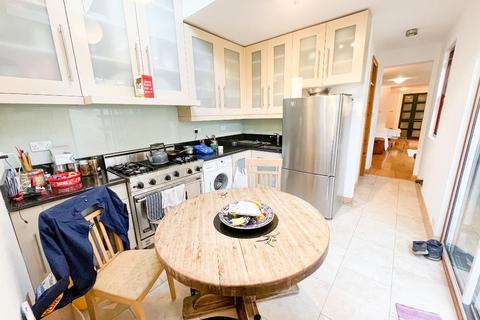 2 bedroom flat for sale, West Hampstead, London NW6
