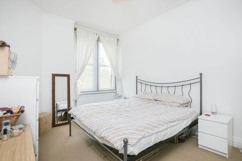 1 bedroom apartment to rent, Prince of Wales Mansions, SW11