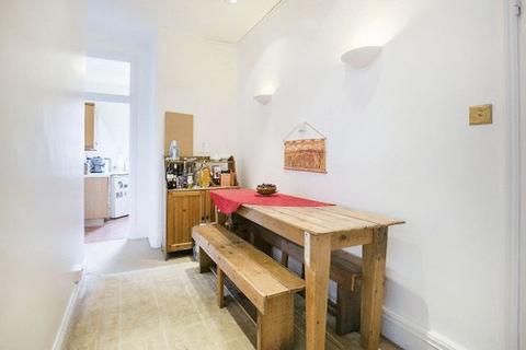 1 bedroom apartment to rent, Prince of Wales Mansions, SW11