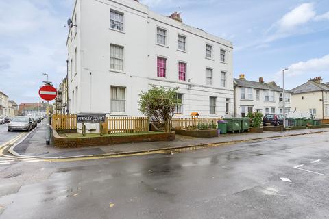 2 bedroom ground floor flat to rent, Fernley Court, Folkestone